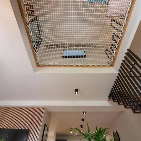 Le Nid Suspendu-insolite-garage-wifi-clim Appartement Toulon