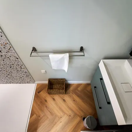 Appartement Le Nid Suspendu-insolite-garage-wifi-clim