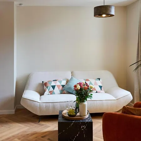 Le Nid Suspendu-insolite-garage-wifi-clim Appartement