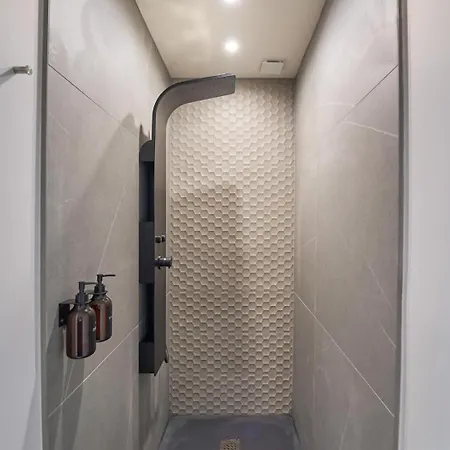 Appartement Le Nid Suspendu-insolite-garage-wifi-clim