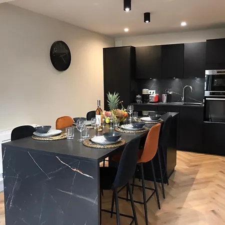 Le Nid Suspendu-insolite-garage-wifi-clim شقة