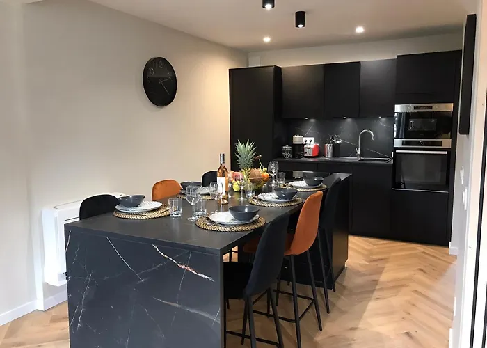 Le Nid Suspendu-insolite-garage-wifi-clim アパート